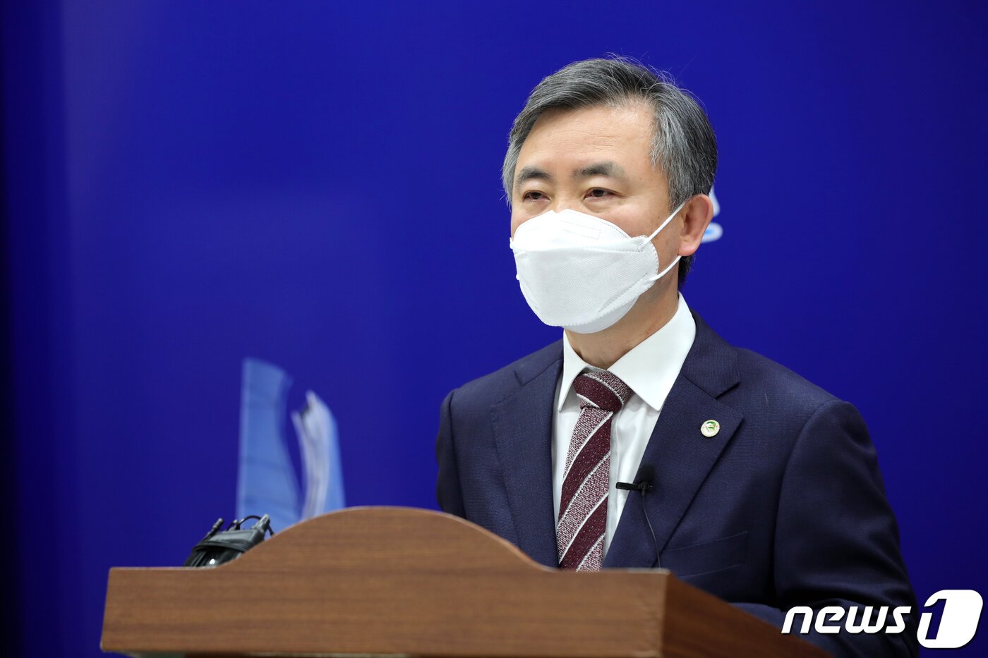 본문 이미지 - 김장회 충북도 행정부지사가 22일 비대면 브리핑을 열어 소속 공무원과 충북개발공사 임직원을 대상으로 주요 산업단지 투기 관련 전수조사 계획을 밝히고 있다.(충북도 제공).2021.3.22/ⓒ 뉴스1