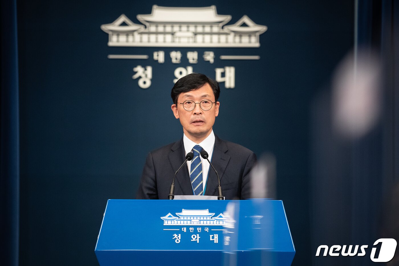 본문 이미지 - 이호승 신임 청와대 정책실장이 29일 청와대 브리핑룸에서 열린 대통령비서실 정무직 인사발표에서 임명소감을 밝히고 있다. 2021.3.29/뉴스1 ⓒ News1 유승관 기자