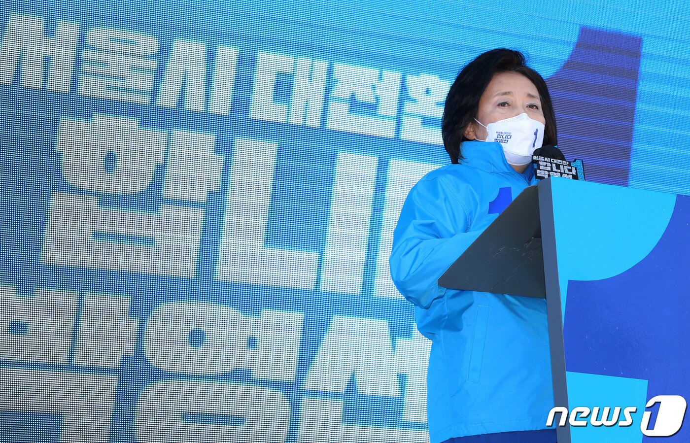 본문 이미지 - 박영선 더불어민주당 서울시장 후보가 30일 서울 성동구 왕십리역 광장에서 열린 집중유세에서 지지를 호소하고 있다. 2021.3.30/뉴스1 ⓒ News1 국회사진취재단