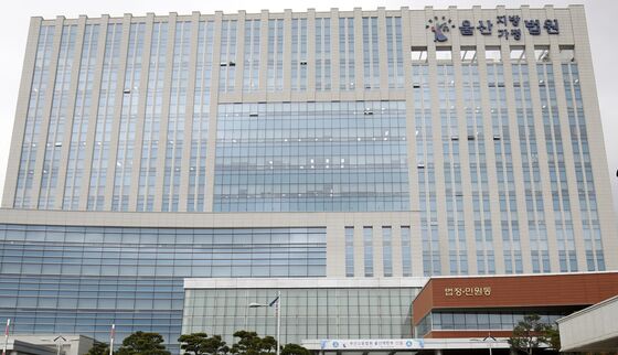 정치 성향 다르니 '퍽'…평산마을서 유튜버·시위자 폭행 60대 집유
