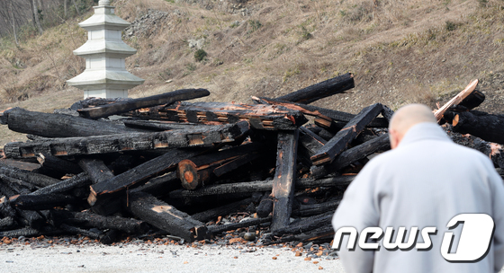 A monk who burned the fire at Naejangsa Temple Daeungjeon was laughing after arson