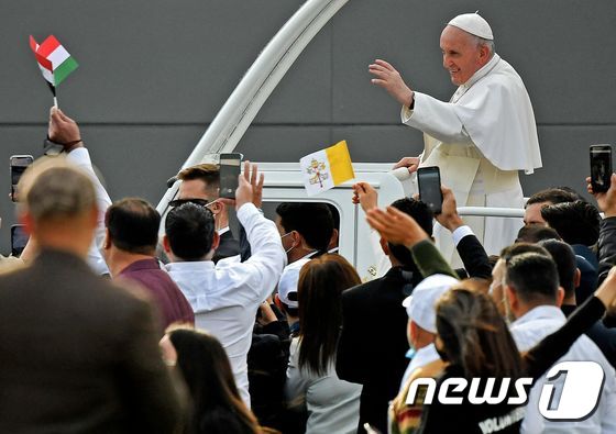 교황의 이라크 방문 마지막 행사에서 “희망의 소리를 들었다”
