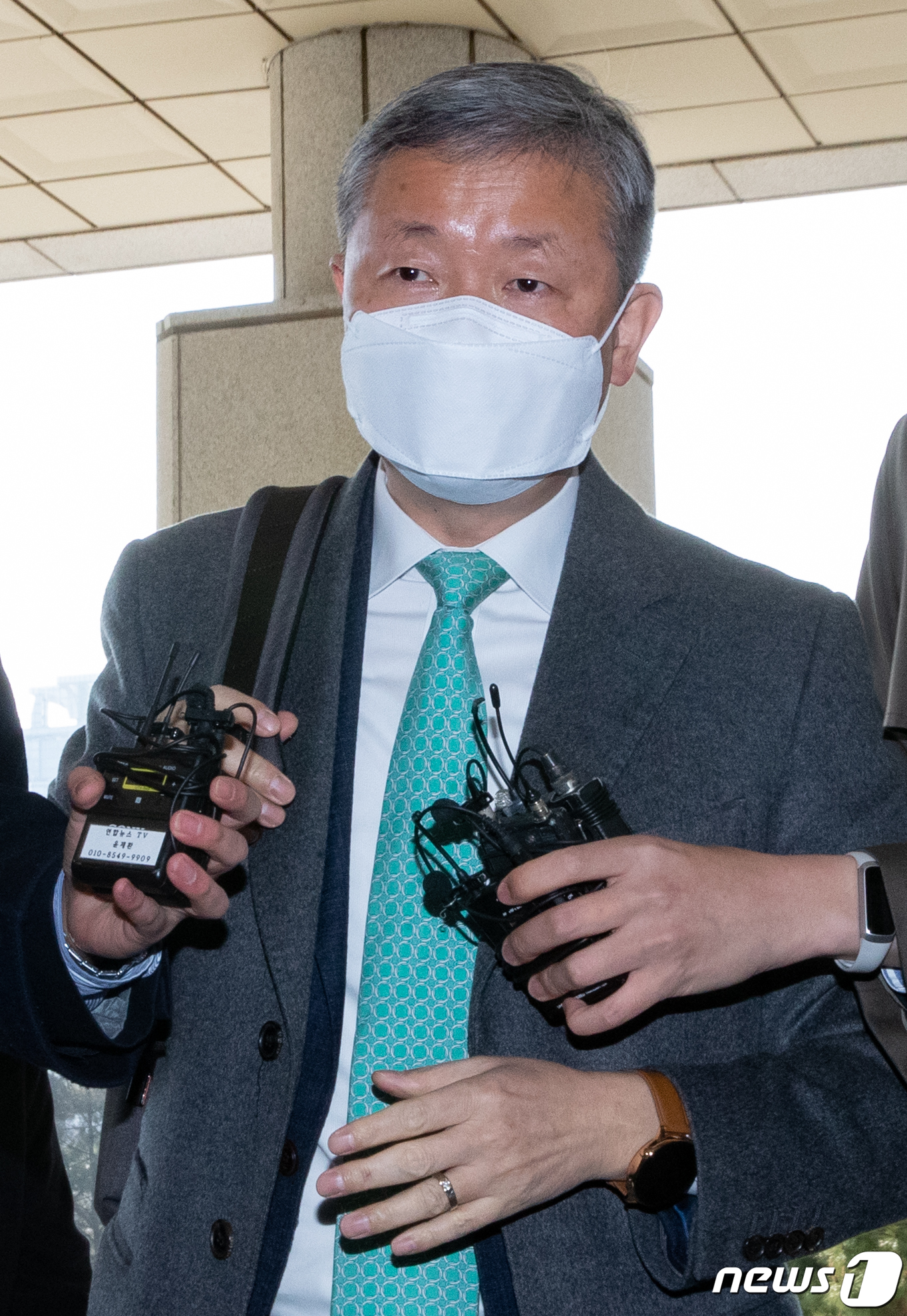 (서울=뉴스1) 이재명 기자 = 박성진 부산고등검찰청 검사장이 8일 오전 서울 서초구 대검찰청 청사에서 열린 전국고검장회의에 참석하고 있다. 2021.3.8/뉴스1