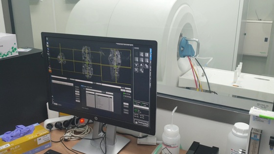 자기공명영상(MRI) 장치로 쥐를 촬영한 결과와 동물용 MRI 장치 2021.03.08 © 뉴스1 김승준 기자