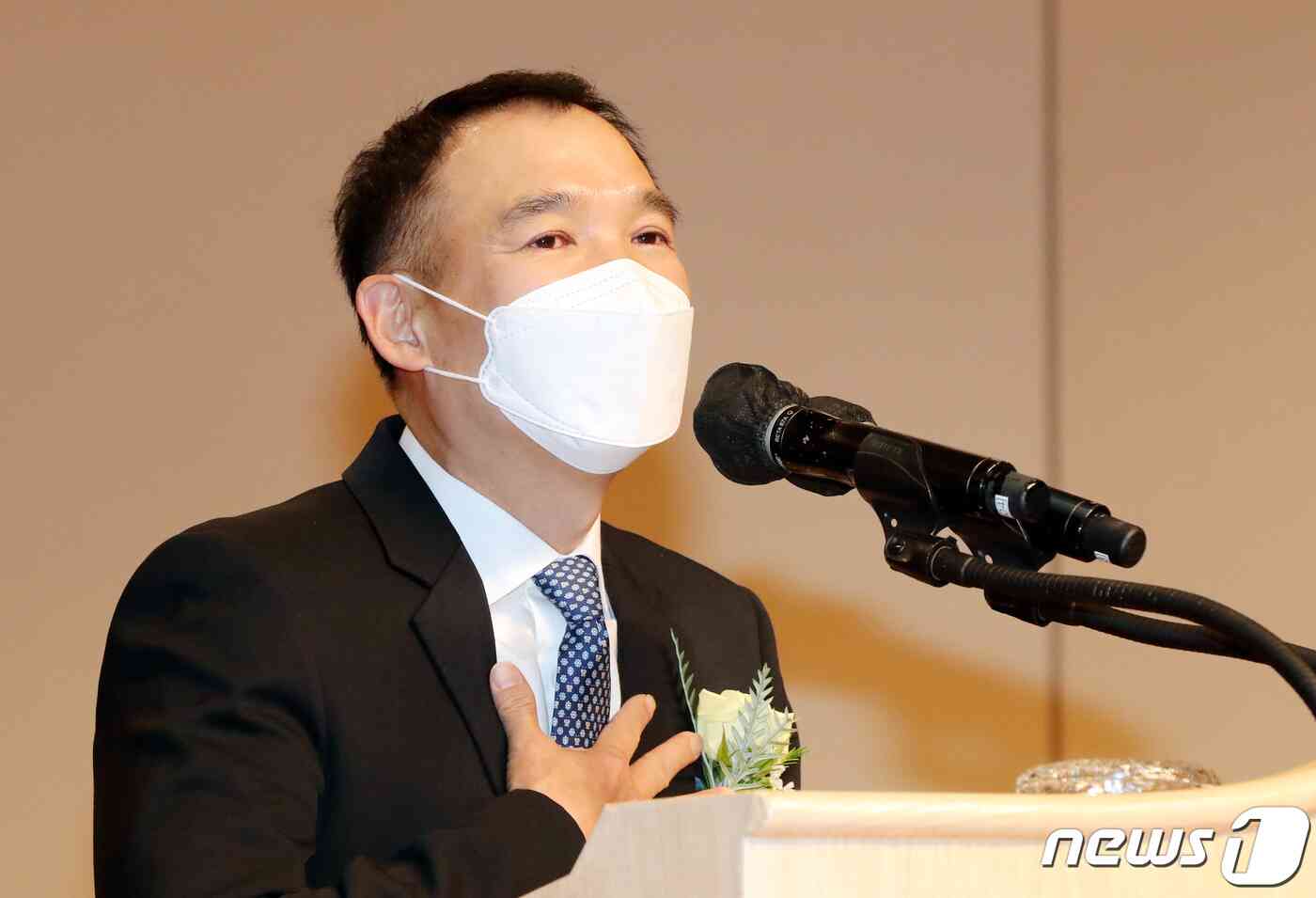3월8일 오후 대전 유성구 한국과학기술원(KAIST) 대강당에서 열린 이광형 제17대 KAIST 신임 총장 취임식에서 김정주 NXC 대표가 축사를 하고 있다. 2021.3.8/뉴스1 © News1 김기태 기자