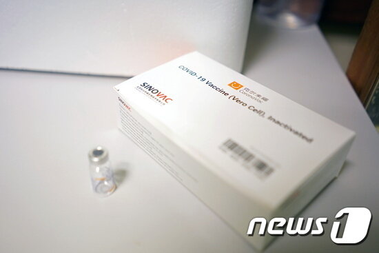 본문 이미지 - 중국 시노백이 개발한 코로나19 백신 ⓒ 로이터=뉴스1