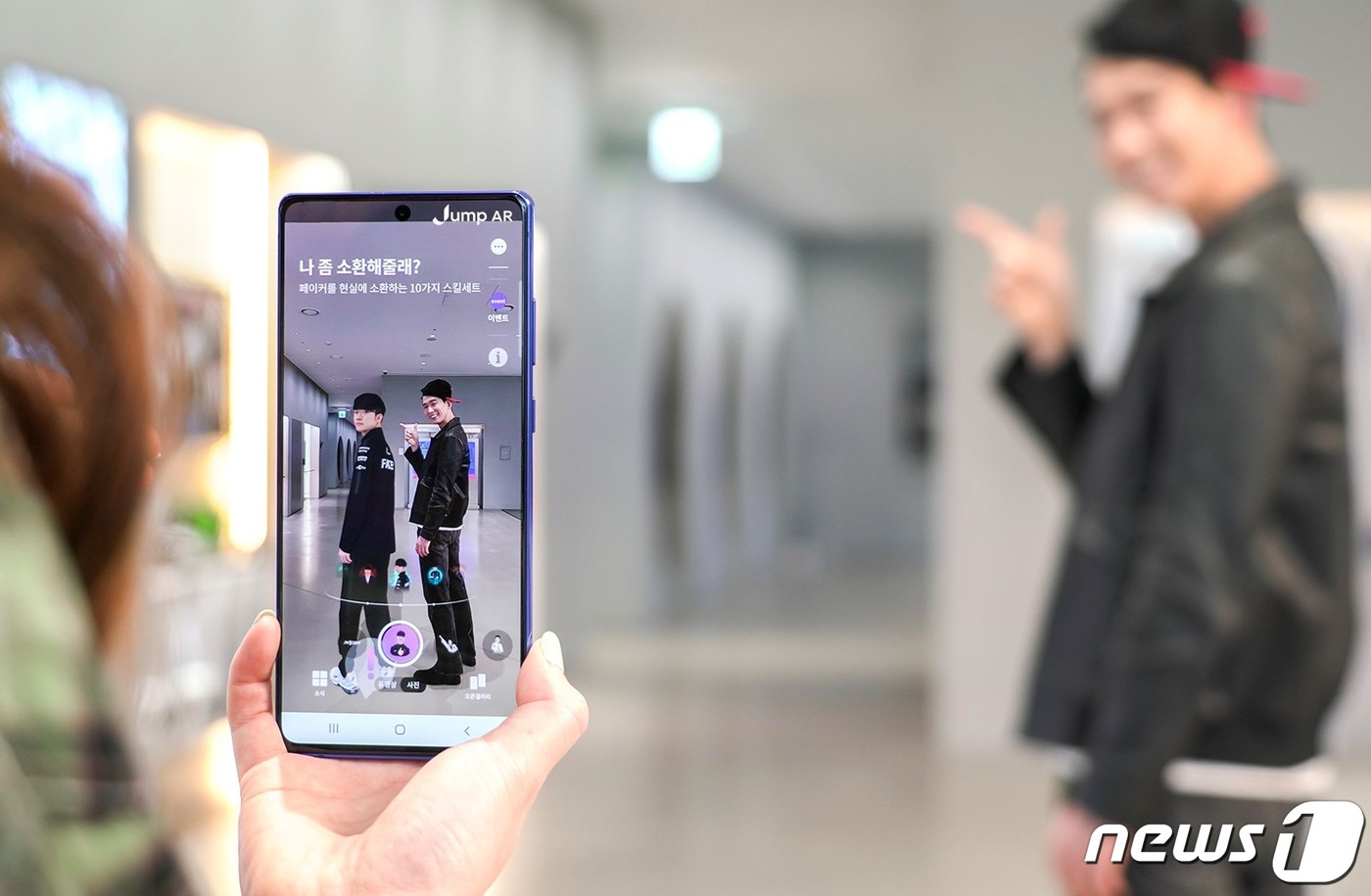 (서울=뉴스1) = SK텔레콤은 T1소속 프로게이머 이상혁 선수(페이커)의 디지털 휴먼 콘텐츠를 12일부터 자사 점프AR 앱에서 공개한다고 밝혔다.'디지털 페이커'는 지난해 11월 …