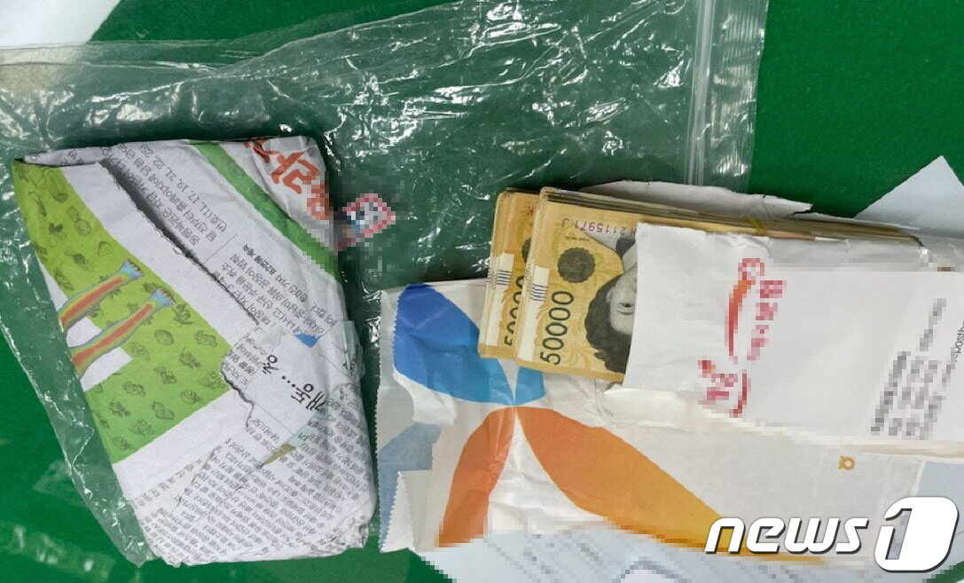 본문 이미지 - 현금 2000만원.(부산경찰청 제공) ⓒ 뉴스1