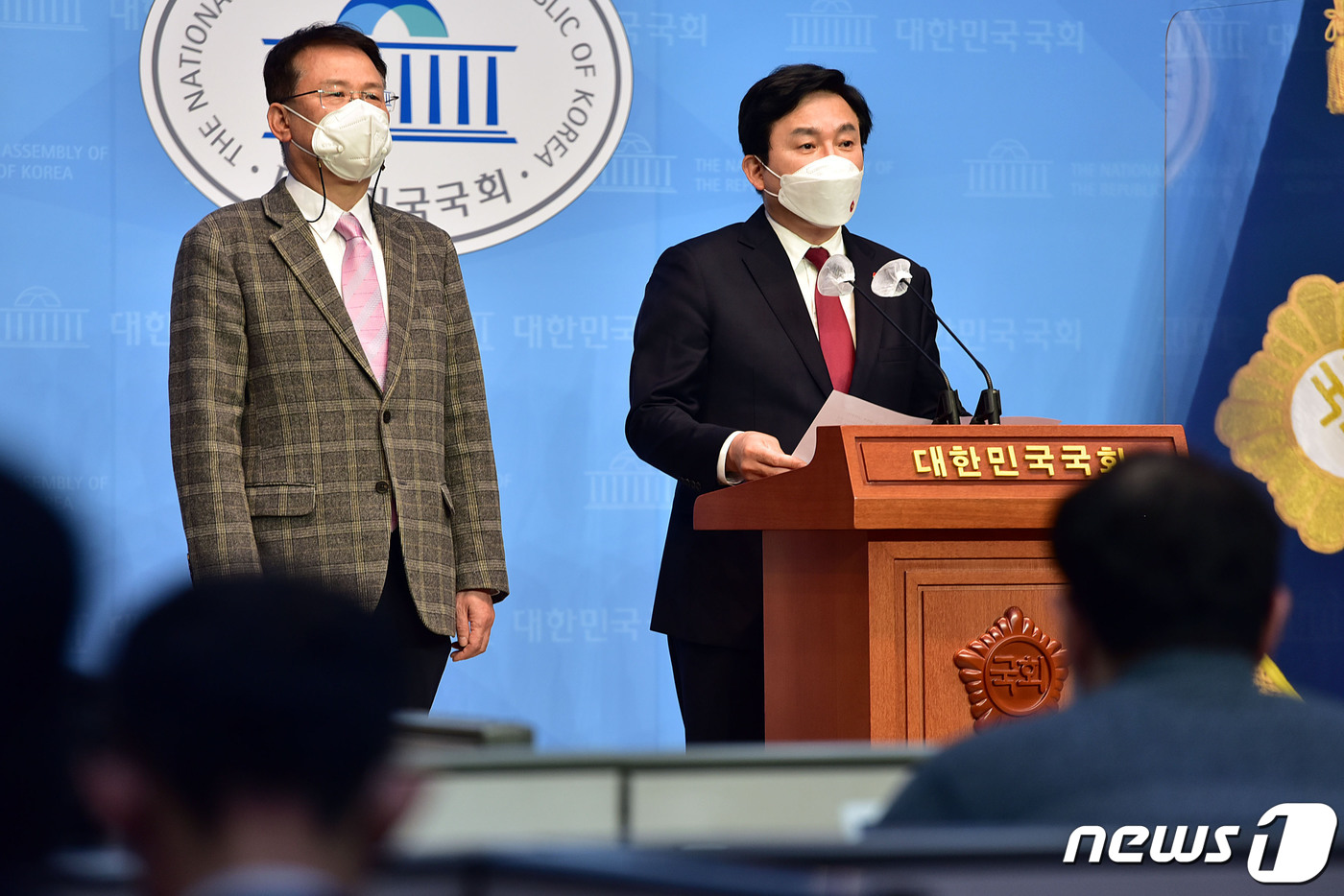 (서울=뉴스1) 박세연 기자 = 원희룡 제주도지사가 13일 서울 여의도 국회 소통관에서 일본의 후쿠시마 원전 오염수 방류 결정을 강력 규탄하는 기자회견을 하고 있다. 2021.4. …