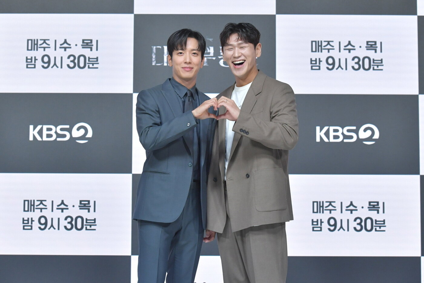 본문 이미지 - 배우 정용화(왼쪽) 강홍석/ 사진제공=KBS ⓒ 뉴스1