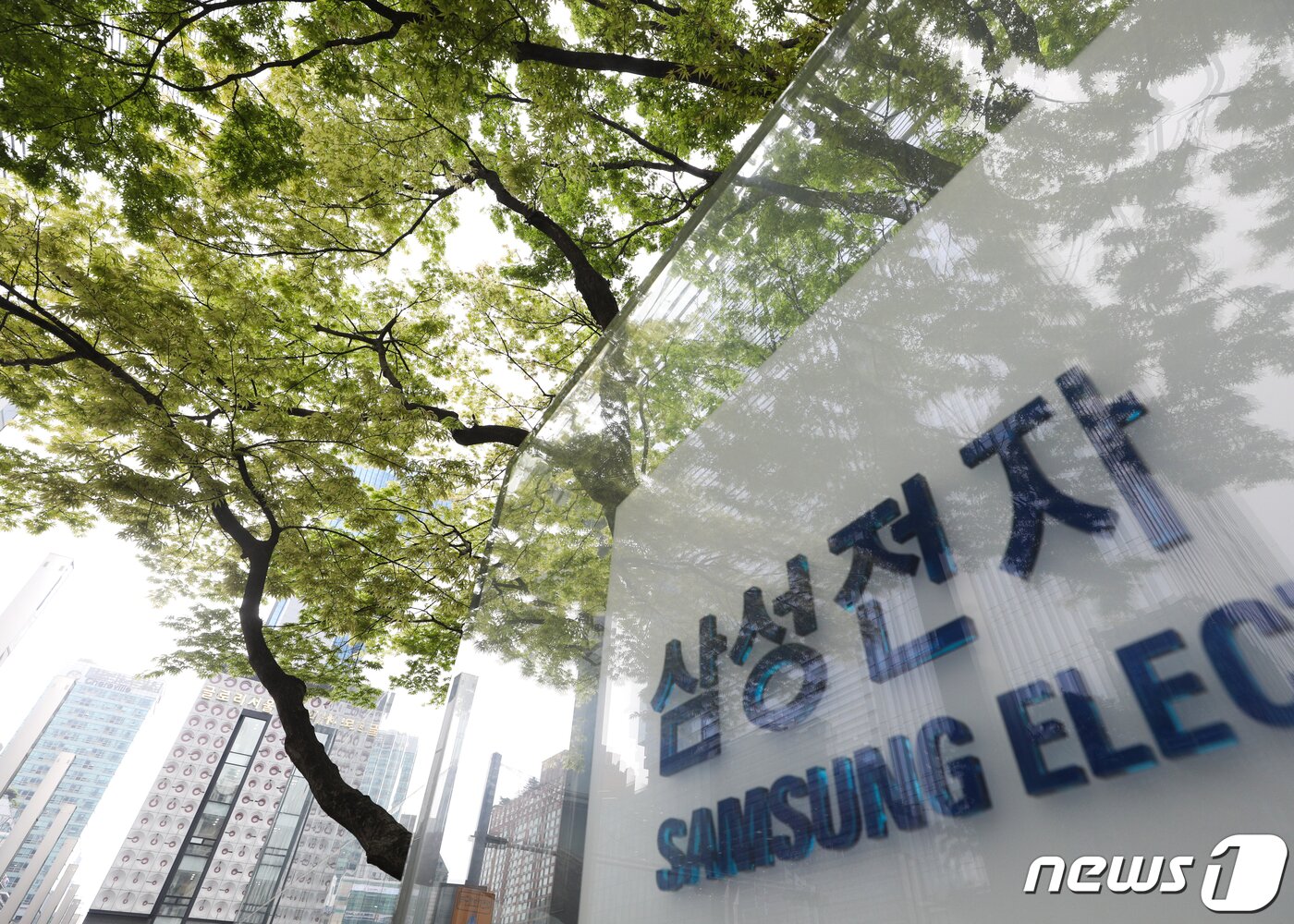 본문 이미지 - 서울 서초구에 위치한 삼성전자 서초사옥의 모습/뉴스1 ⓒ News1 신웅수 기자