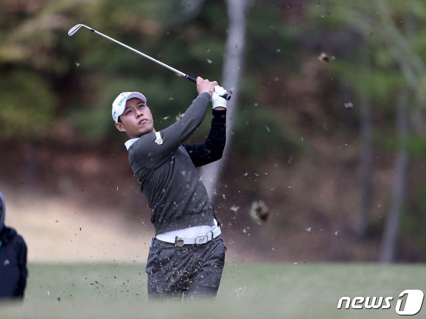 (서울=뉴스1) 이성철 기자 = 문도엽이 18일 강원도 오크벨리CC에서 열린 제16회 DB손해보험 프로미오픈 FR 3번 홀에서 세컨 아이언샷 하고 있다. (KPGA 제공) 2021 …