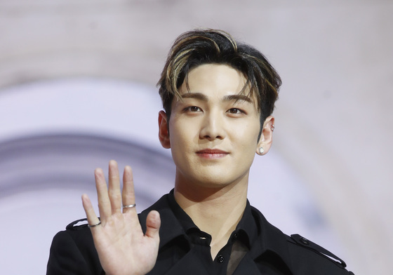 13년 만에 홀로서기…백호, '러시 모드'로 여는 2막 [N이슈]