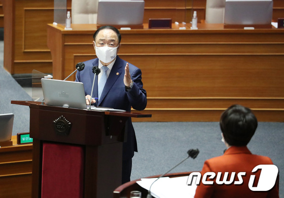 당정, 전국민 재난지원금 '악화일로'…與, 홍남기 '해임 건의'까지 거론 - Vimarsana News