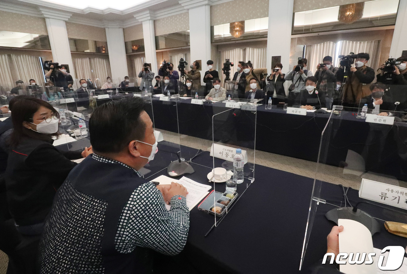 (서울=뉴스1) 박정호 기자 = 이동호 근로자위원이 20일 오후 서울 중구 프레스센터에서 열린 '최저임금위원회 제1차 전원회의'에서 발언을 하고 있다.최저임금을 심의·의결하는 기구 …