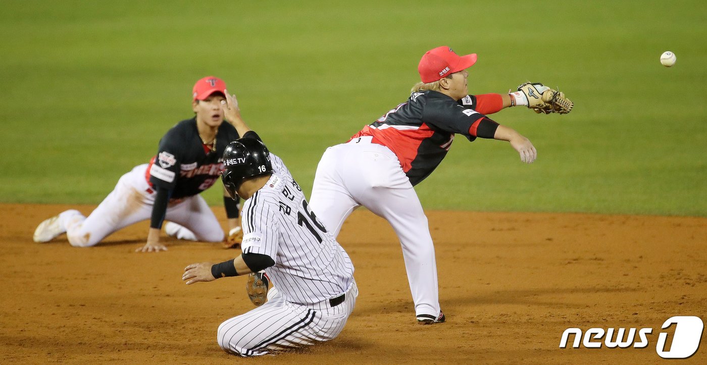 본문 이미지 - 팀 실책 1위의 KIA 타이거즈. /뉴스1 DB ⓒ News1 김진환 기자