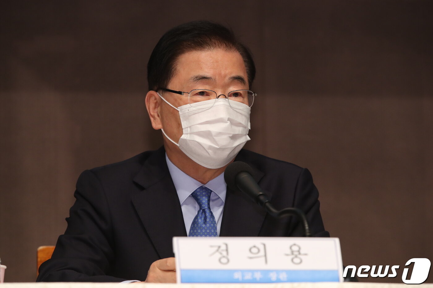 본문 이미지 - 정의용 외교부 장관이 21일 오전 서울 중구 태평로 한국프레스센터에서 열린 관훈클럽 초청 관훈토론회에서 기조발언을 하고 있다. 2021.4.21/뉴스1 ⓒ News1 박정호 기자
