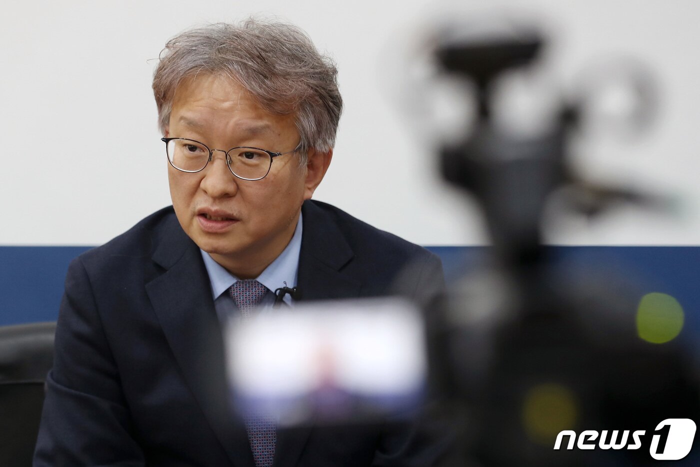 본문 이미지 - 권칠승 중소벤처기업부 장관이 22일 서울 영등포구 중기부 서울영상회의실에서 뉴스1과 인터뷰를 하고 있다.  ⓒ News1 이동해 기자