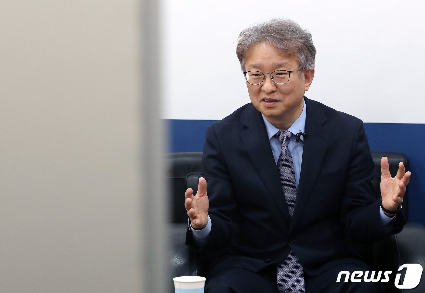 본문 이미지 - 권칠승 중소벤처기업부 장관이 22일 서울 영등포구 중기부 서울영상회의실에서 뉴스1과 인터뷰를 하고 있다.  ⓒ News1 이동해 기자
