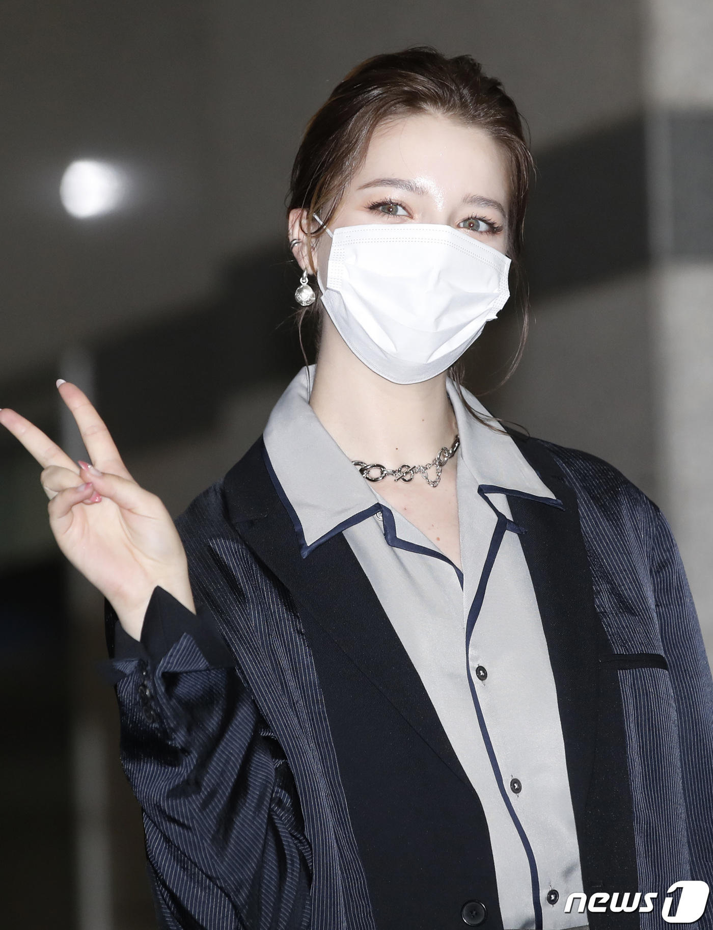 (고양=뉴스1) 권현진 기자 = 방송인 안젤리나 다닐로바가 23일 오후 경기도 고양시 장항동 MBC드림센터에서 진행되는 예능프로그램 ‘대한외국인' 녹화를 위해 방송국으로 들어서며 …