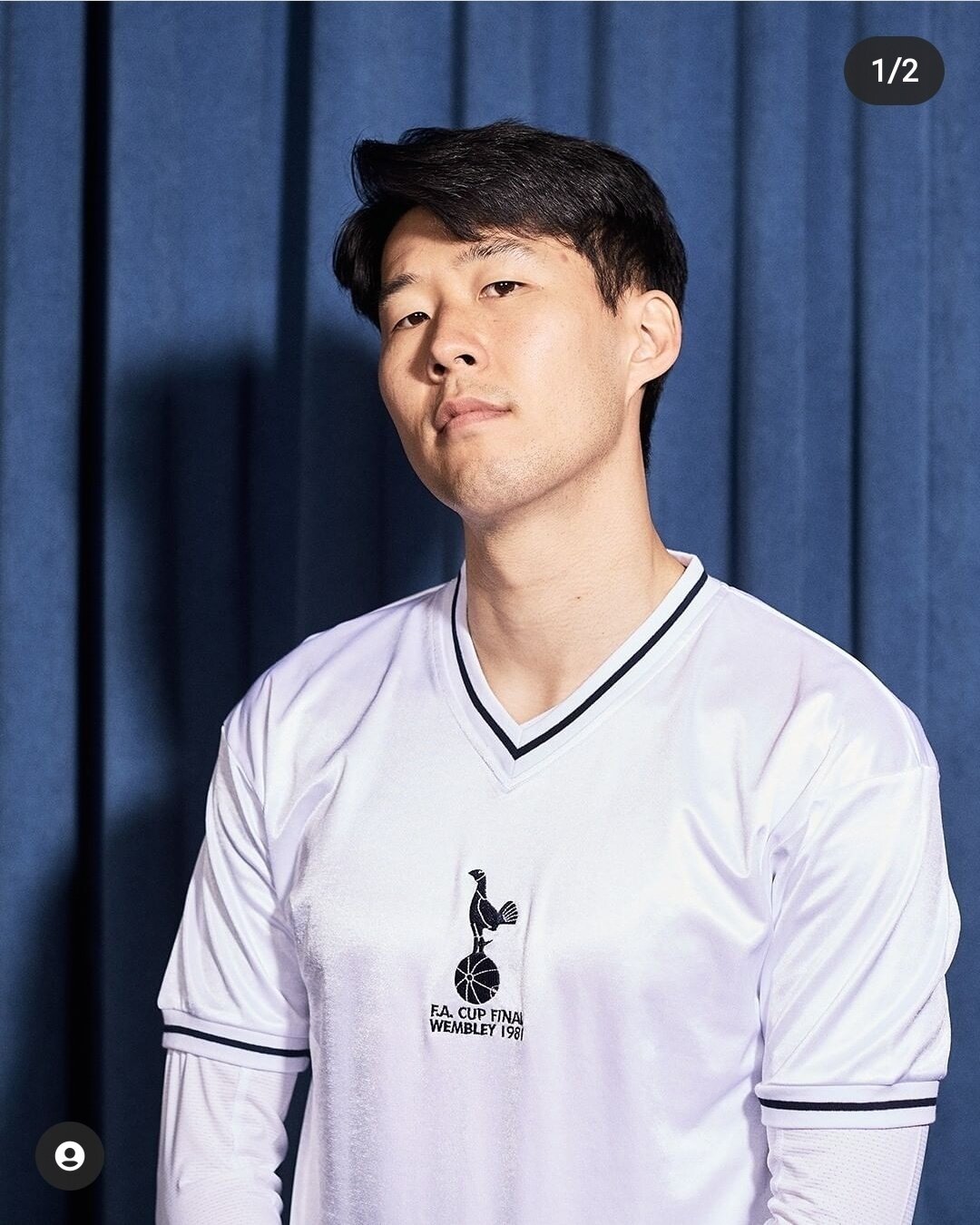 본문 이미지 - 수탉 로고 100주년 유니폼을 입은 손흥민. (토트넘 홋스퍼 구단 SNS ) ⓒ 뉴스1