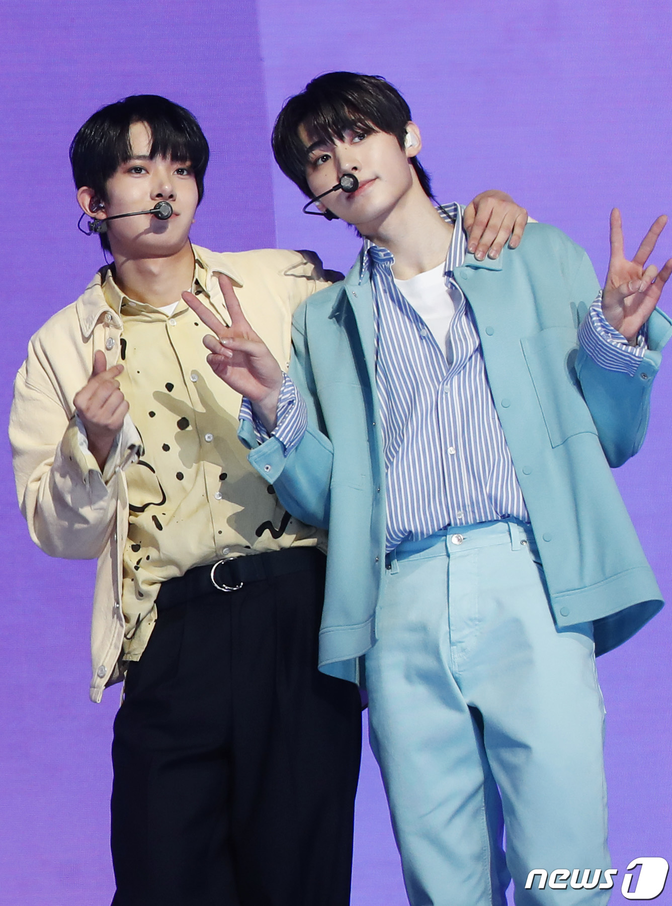 (서울=뉴스1) 권현진 기자 = 그룹 엔하이픈(ENHYPEN) 희승, 성훈(오른쪽)이 26일 오후 서울 용산구 블루스퀘어에서 열린 두 번째 미니앨범 ‘BORDER : CARNIVA …