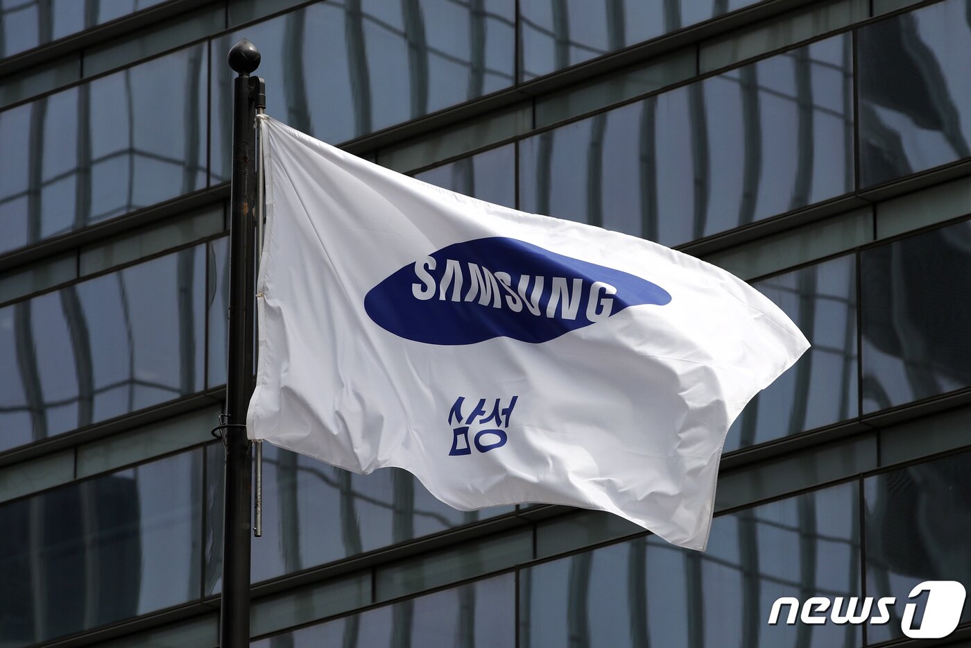 본문 이미지 - 서울 서초동에 위치한 삼성전자 서초사옥의 모습/뉴스1 ⓒ News1