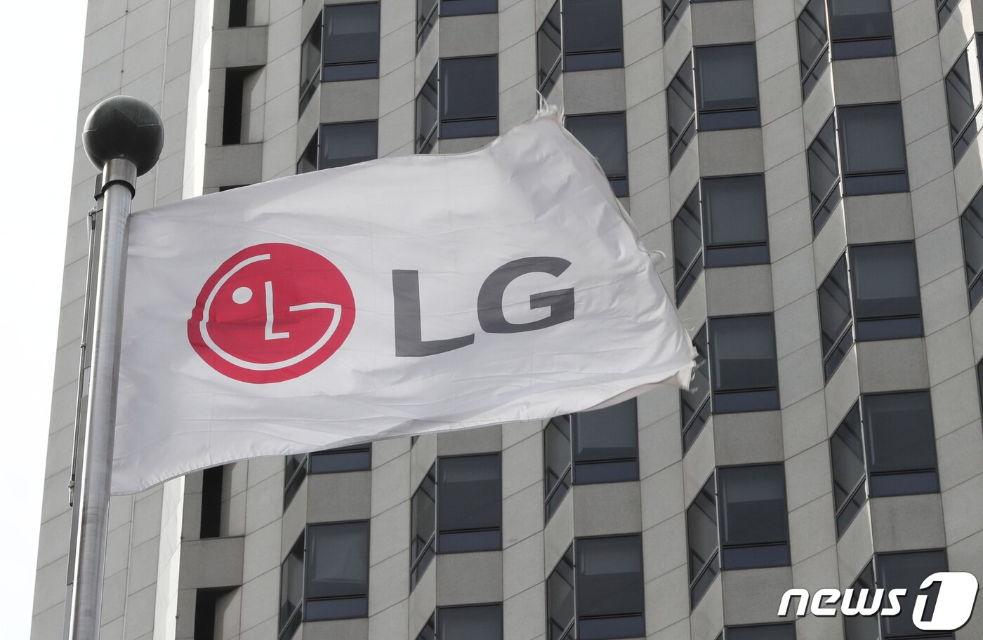 본문 이미지 - 서울 여의도 LG트원타워 2021.4.4/뉴스1 ⓒ News1 박세연 기자