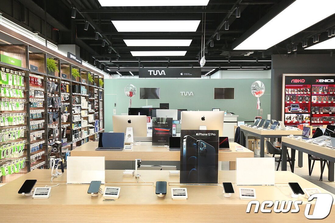 본문 이미지 - 롯데하이마트 메가스토어 압구정점 모바일, PC존, 애플 공인 서비스센터(TUVA, 투바) ⓒ 뉴스1