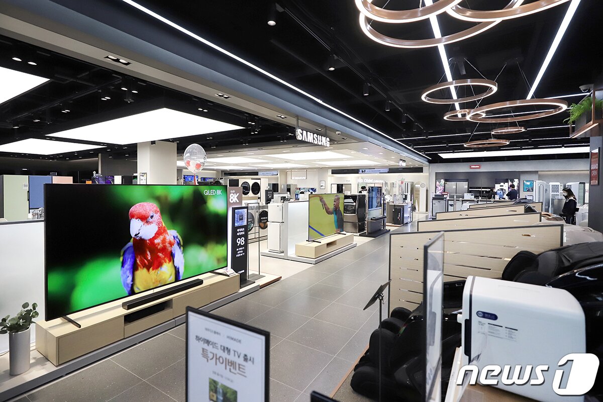 본문 이미지 - 롯데하이마트 메가스토어 압구정점 삼성프리미엄브랜드관, LG프리미엄브랜드관 ⓒ 뉴스1