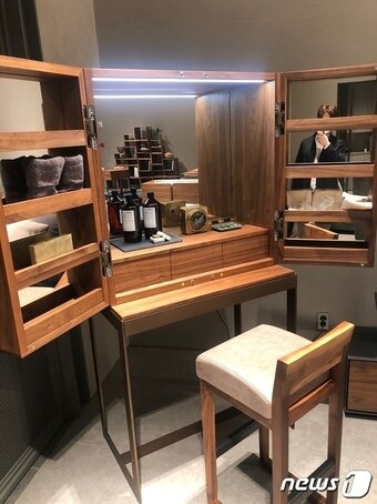 본문 이미지 - 한고은 화장대로 알려진 리바1920의 화장대ⓒ 뉴스1 문대현 기자