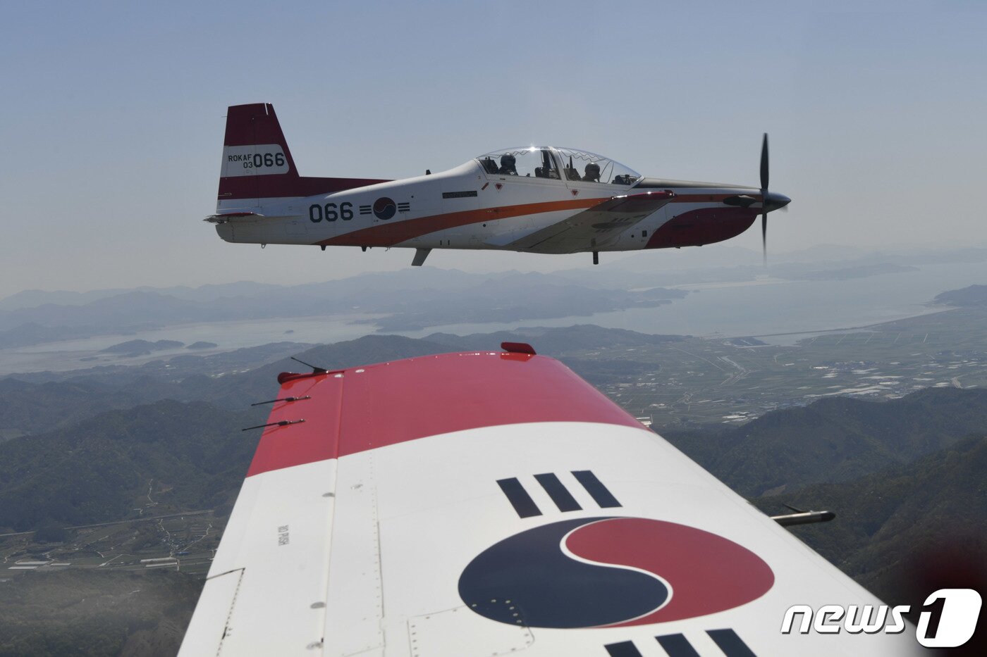 본문 이미지 - 공군 KT-1 훈련기. (공군 제공) 2021.4.6/뉴스1