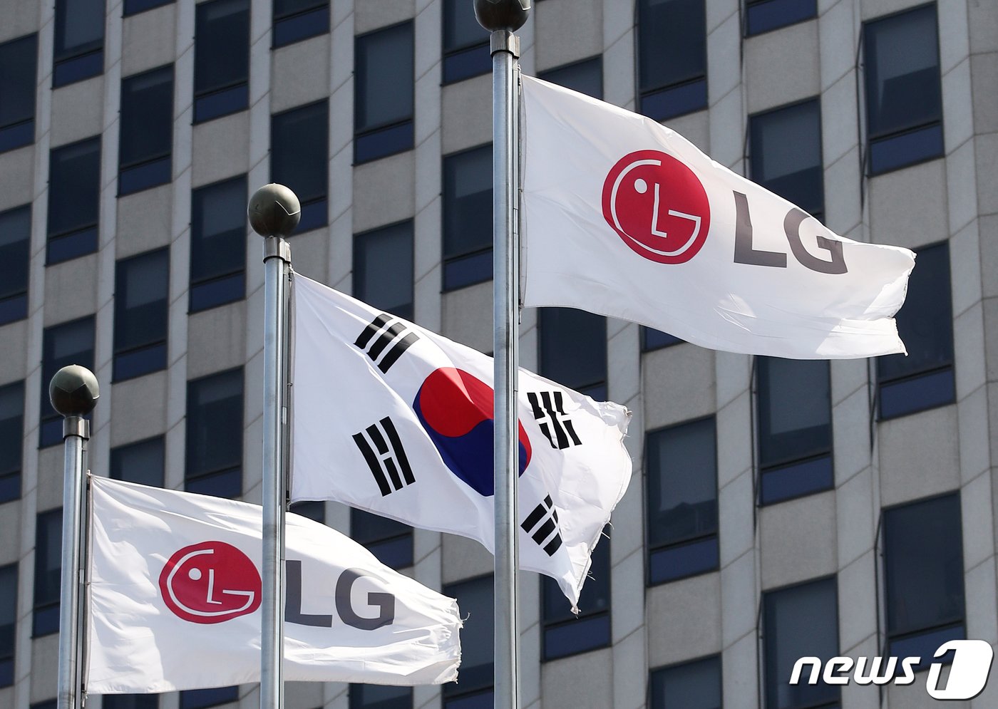 본문 이미지 - 서울 여의도 LG트윈타워. 2021.4.7/뉴스1 ⓒ News1 오대일 기자