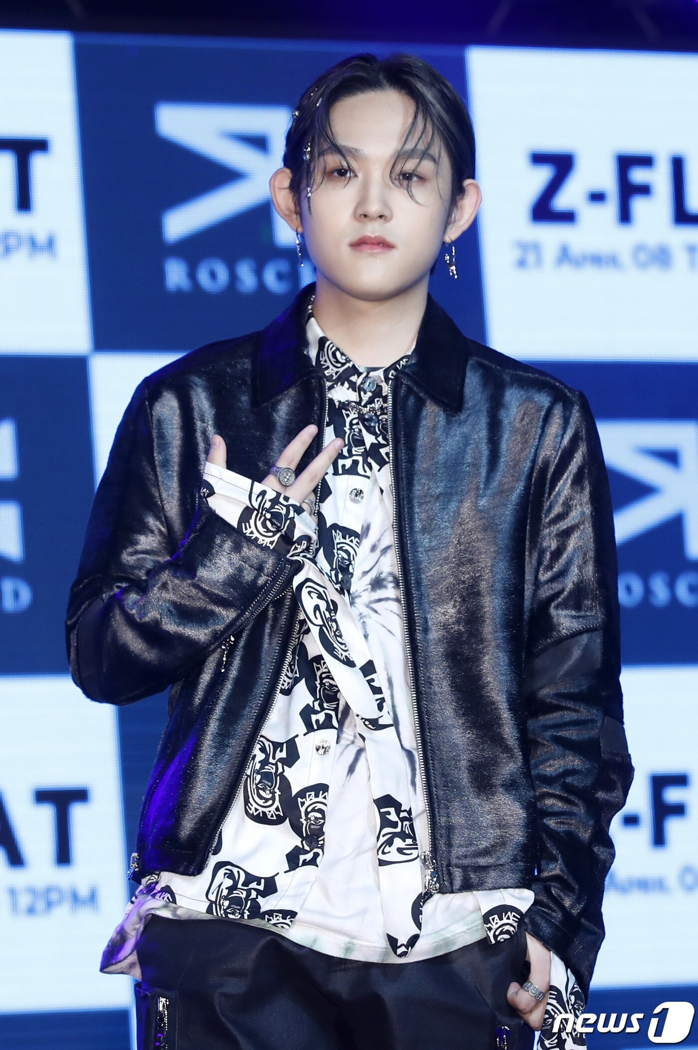 본문 이미지 - 가수 지플랫(본명 최환희)이 7일 오후 서울 마포구 서교동 롤링홀에서 열린 첫번째 싱글 앨범 'Day and Night' 쇼케이스에 참석해 포즈를 취하고 있다. 2021.4.7/뉴스1 ⓒ News1 권현진 기자