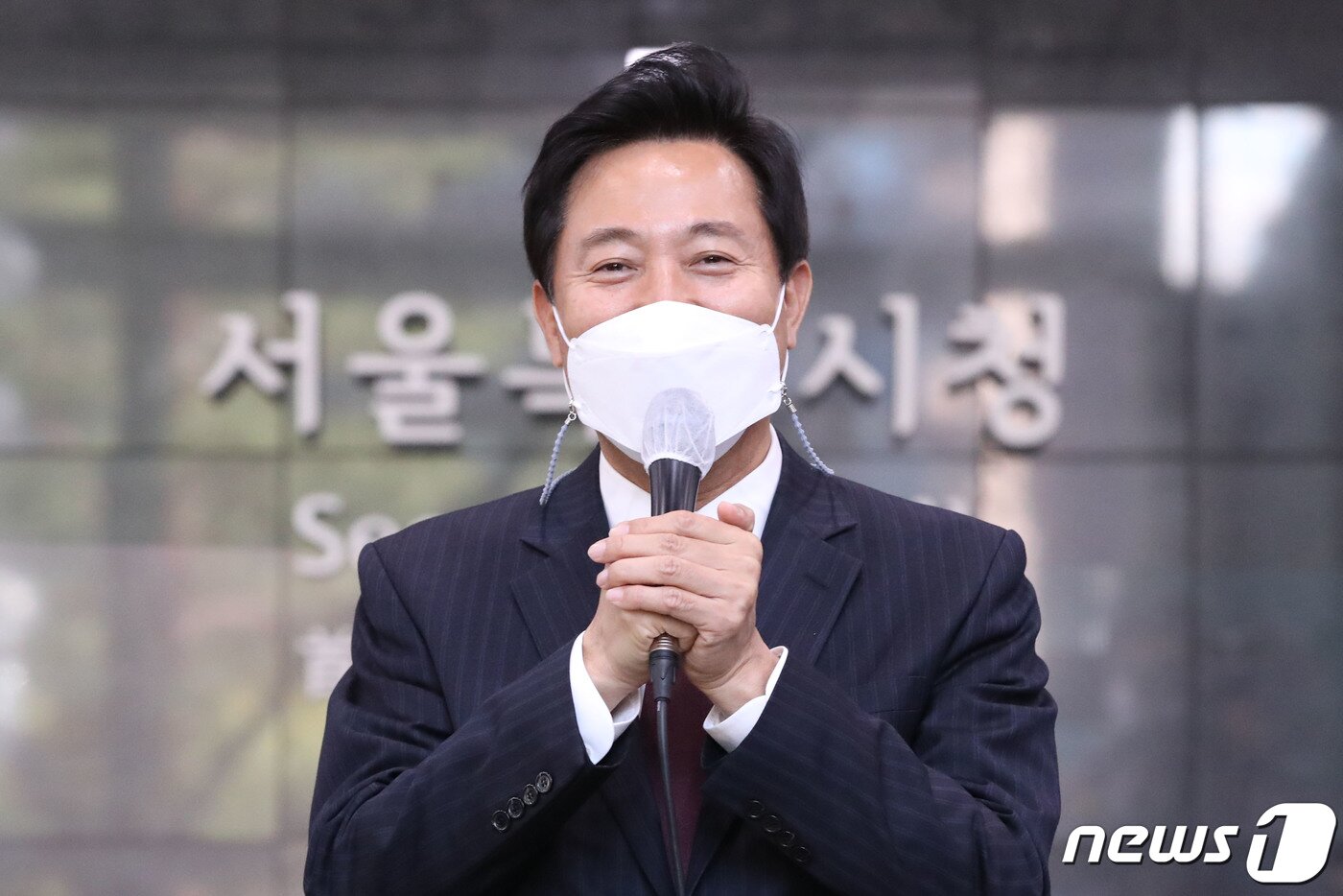 본문 이미지 - 오세훈 서울시장이 8일 서울시청에서 첫 출근 소감을 밝히고 있다. 2021.4.8/뉴스1 ⓒ News1 오대일 기자