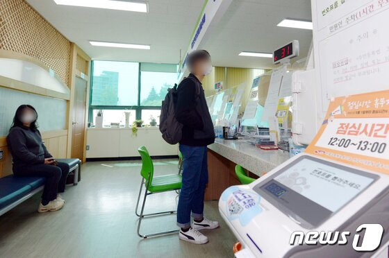 점심시간 휴무제' 도입 앞두고…공무원 vs 민원인 입장 '팽팽' 점심시간 휴무제' 도입 앞두고…공무원 Vs 민원인 입장 '팽팽'