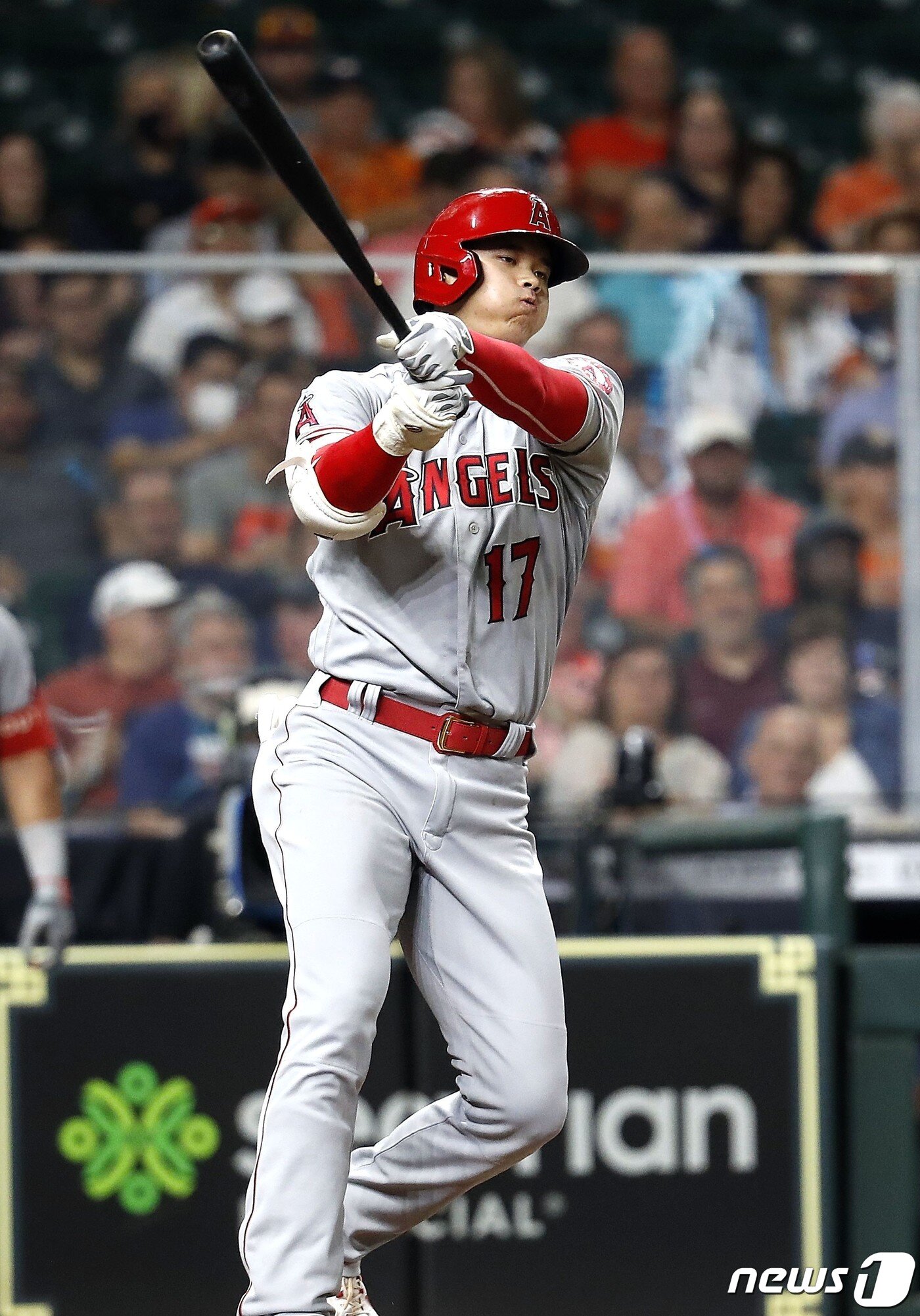본문 이미지 - 오타니가 8년만에 삼도류를 선보였다. ⓒ AFP=뉴스1
