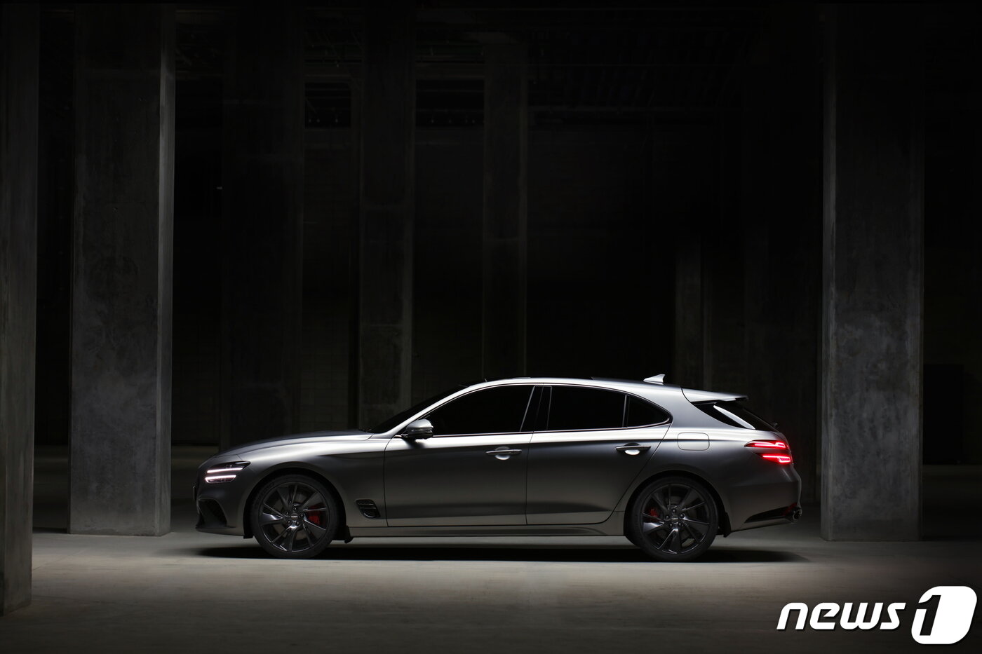 본문 이미지 - 제네시스 브랜드가 12일 유럽 전략 차종 G70 슈팅 브레이크의 이미지를 공개했다. (제네시스 브랜드 제공) 2021.5.12/뉴스1