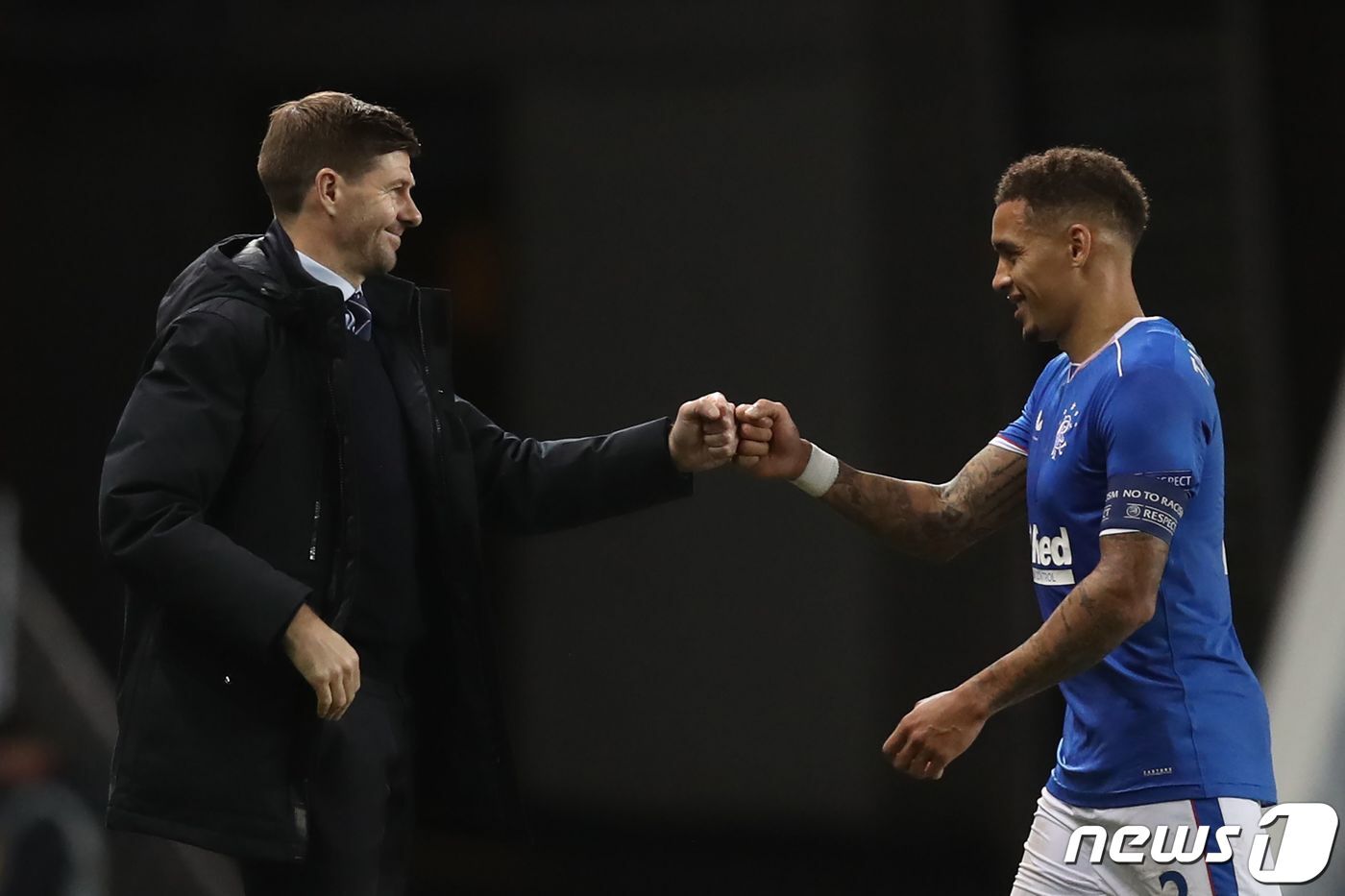 본문 이미지 - 스티븐 제라드 레인저스 감독(왼쪽).  ⓒ AFP=뉴스1