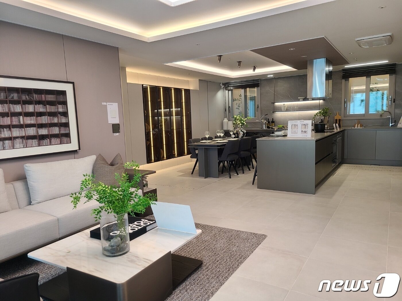 본문 이미지 - 오포자이 디 오브 견본주택 유니트 내부.ⓒ 뉴스1