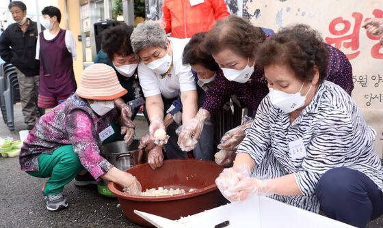 대선이 코앞이라…광주 5·18행사에 '주먹밥' 사라진다