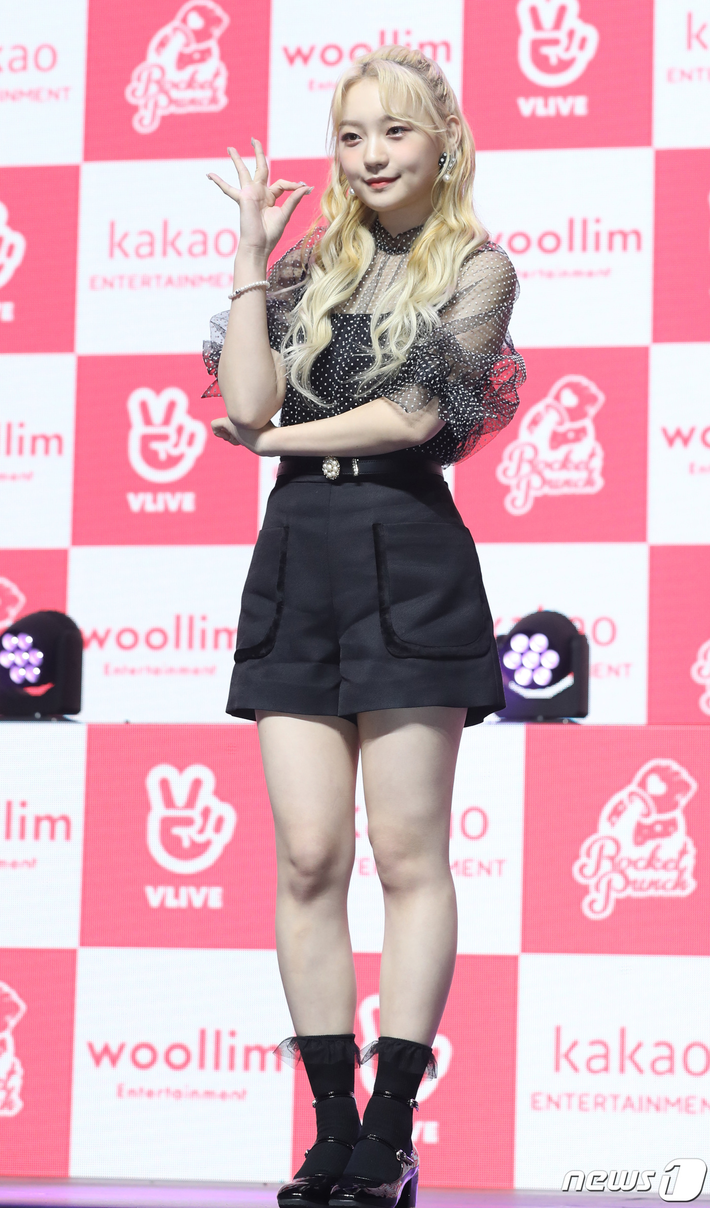 (서울=뉴스1) 권현진 기자 = 로켓펀치(Rocket Punch) 소희가 17일 서울 용산구 한남동 블루스퀘어에서 열린 첫 번째 싱글 앨범 ‘링링(Ring Ring)’ 발매 기념 …