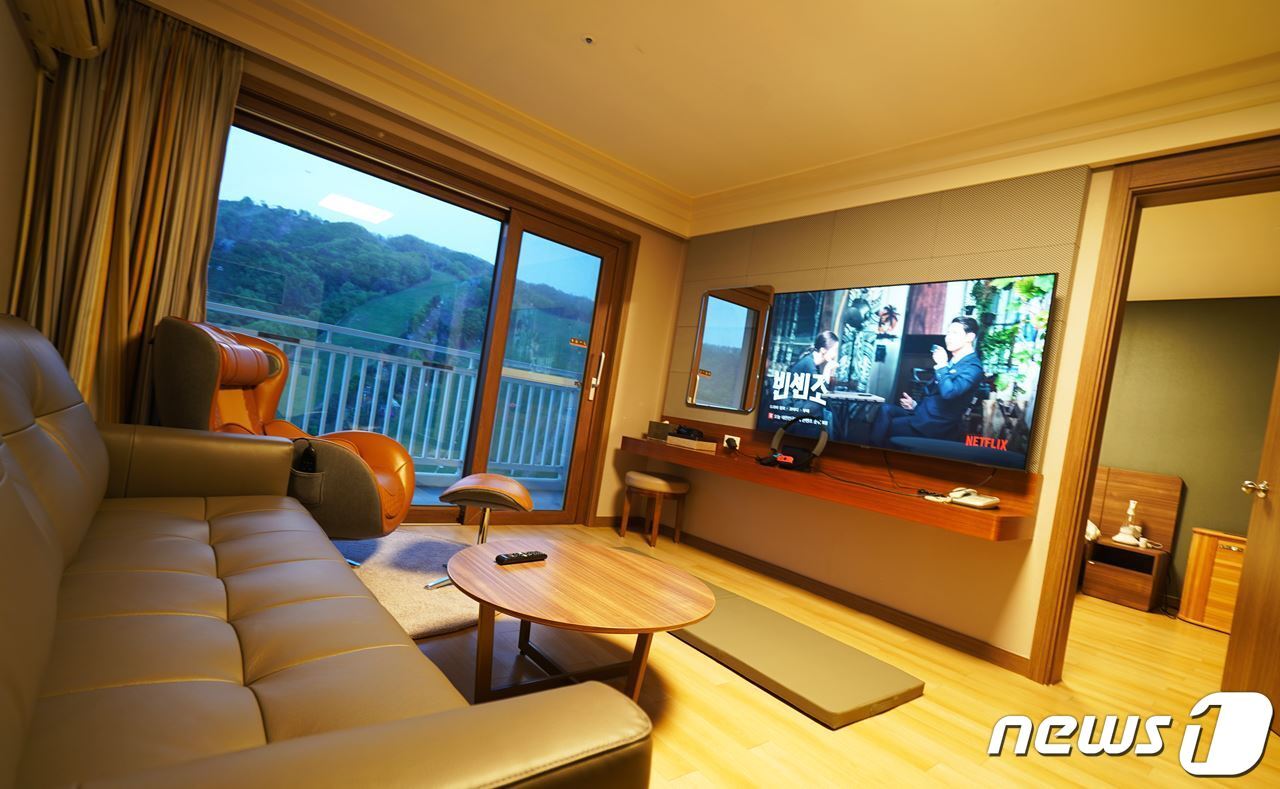 본문 이미지 - 강원 홍천 소노벨 비발디파크 ‘멀티플렉스룸’.(소노호텔&리조트 제공) 2021.5.18/뉴스1