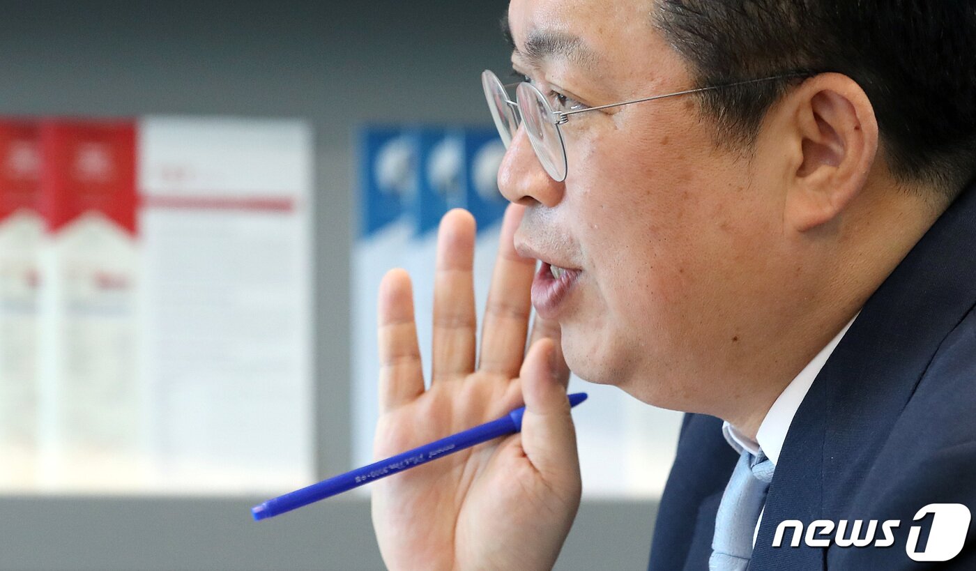 본문 이미지 - 윤지호 이베스트투자증권 센터장이 18일 서울 영등포구 이베스트투자증권에서 뉴스1과 인터뷰를 갖고 있다. 2021.5.18/뉴스1 ⓒ News1 이동해 기자