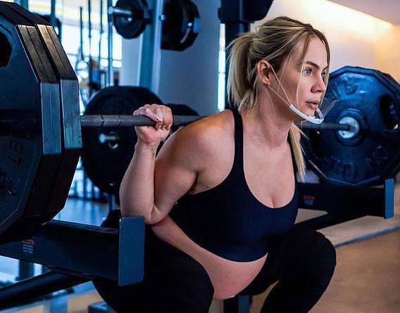 본문 이미지 - 임신 중 운동하는 모습을 소셜네트워크서비스에 공유한 야냐. (인스타그램 갈무리) ⓒ 뉴스1