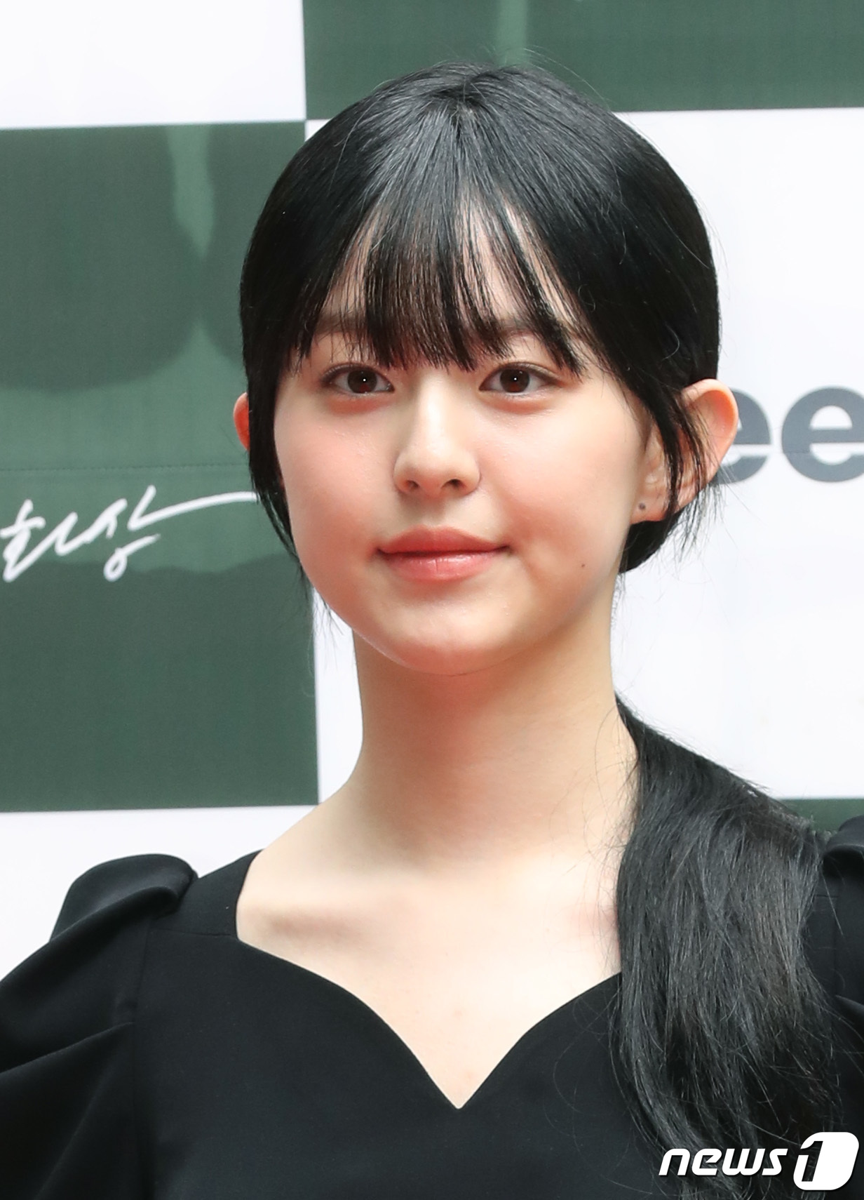 (서울=뉴스1) 권현진 기자 = 배우 박지후가 21일 오후 서울 남산 문학의 집에서 열린 ‘제7회 들꽃 영화상’ 시상식에 참석해 포즈를 취하고 있다. 2021.5.21/뉴스1