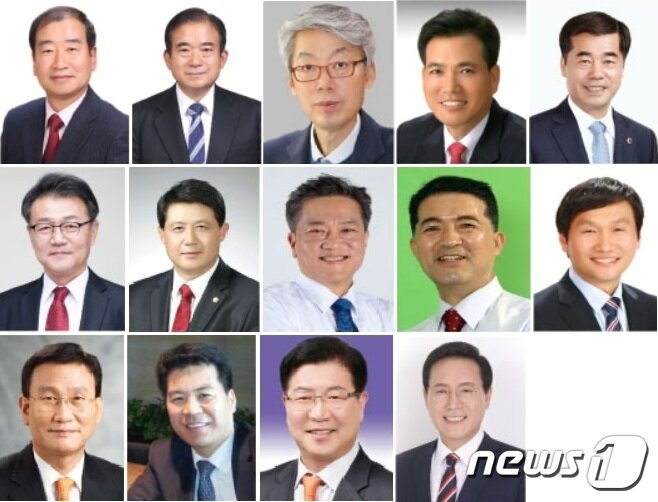 본문 이미지 - 윗줄 왼쪽부터 김일부, 김찬진, 송경창, 송정욱, 오세혁, (가운데줄 왼쪽부터)유윤선, 이천수, 전상현, 정재학, 조현일, (아랫줄 왼쪽부터) 허개열, 허수영, 홍정근, 황상조ⓒ 뉴스1