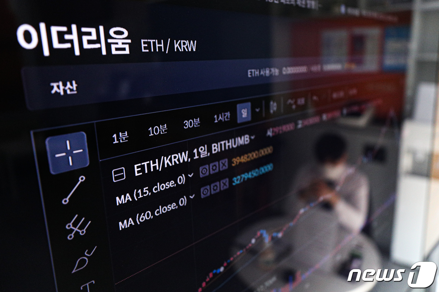 (서울=뉴스1) 성동훈 기자 = 25일 서울 강남구 빗썸 강남센터 라운지에 이더리움 등 암호화폐(가상화폐) 시세가 보이고 있다.  2021.5.25/뉴스1