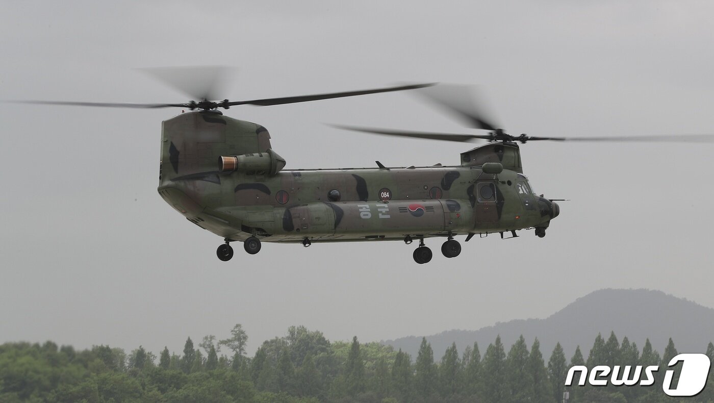 본문 이미지 - 공군이 운용 중인 CH-47 '치누크' 헬기. (국방일보 제공) 2021.5.25/뉴스1