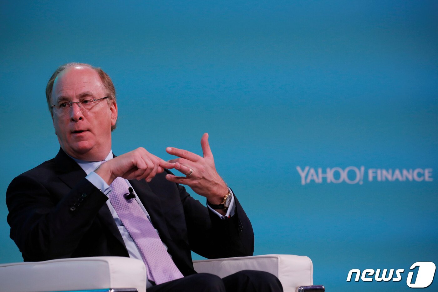 본문 이미지 - 래리 핑크 블랙락 최고경영자가 2017년 2월 8일 야후 파이낸스가 주최하는 세미나에 참석, 발언하고 있다. ⓒ 로이터=뉴스1 ⓒ News1 박형기 기자